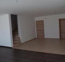 Reihenmittelhaus mit Garten und Garage in Hanglage ab 01.12.26 - Burgkirchen an der Alz