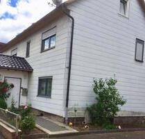 Einfamilienhaus mit Garten in zentraler Lage zu vermieten. - Breidenbach