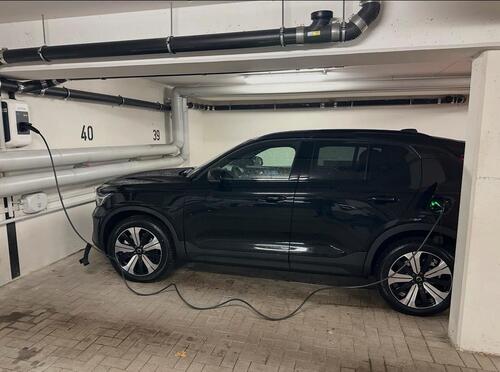 Foto - Heller Tiefgaragen-Stellplatz mit Wallbox (11 kW) – E-Auto ⚡️