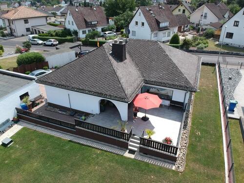 Foto - wunderschöner Winkelbungalow mit Keller und großer Doppelgarage