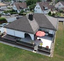 wunderschöner Winkelbungalow mit Keller und großer Doppelgarage - Limburg an der Lahn Staffel