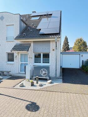 Foto - Reihenendhaus mit neuer Photovoltaik und Wärmepumpe