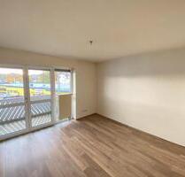 Frisch renovierte 1,5-Zimmer-Wohnung mit Balkon & Tiefgarage - Burgau