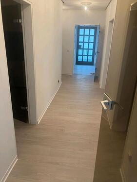 Foto - 4 Zimmer Neu Renoviert - 880,00&nbsp;EUR Kaltmiete, ca.&nbsp; 95,00&nbsp;m&sup2;
