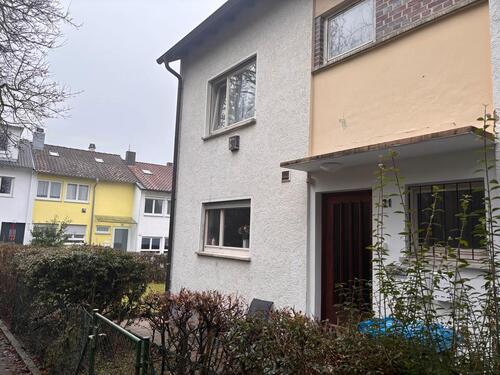 Foto - Renovierungsbedürftiges REH Um Eselsberg, 3 priv. Stellplätze