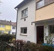 Renovierungsbedürftiges REH Um Eselsberg, 3 priv. Stellplätze - Elchingen Oberelchingen