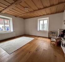 Helle 3-Zimmer-Wohnung mit traumhafter Holzbalkendecke und Parkettboden im Herzen Miesbachs