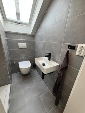 Foto - Moderne 2 Zimmer DG frisch Sanitär hochwertig Ausgestattet