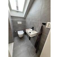 Moderne 2 Zimmer DG frisch Sanitär hochwertig Ausgestattet - Neuss