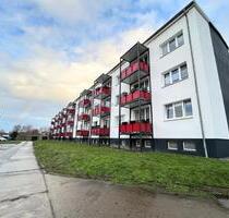 Schöne 4-Raum-Wohnung im Erdgeschoss! - Saal