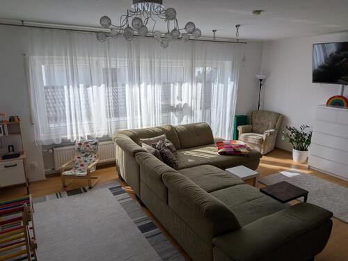 Foto - Schöne 4 Zimmer Wohnung mit Dachrolling im Zweifamilienhaus