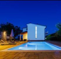 Ferienhaus mit Pool - 1.000,00&nbsp;EUR Kaltmiete, in Weiterstadt (PLZ: 64331)