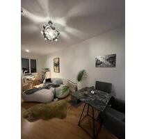 Neuwertige 2-Raum-Wohnung mit Balkon und Einbauküche in München