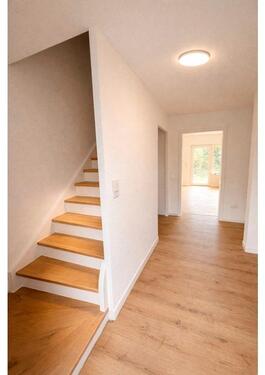 Foto - Saniertes Reihenendhaus mit Schlossblick