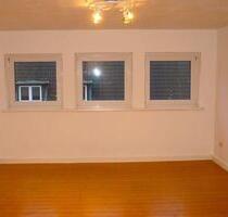 Angenehme 3 ZKB DG-Wohnung in Kiel - auch als 2er WG möglich!