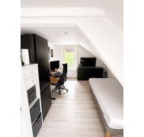 Komplett Möbelierte 32 m2 Dachgeschosswohnung - Krefeld Fischeln
