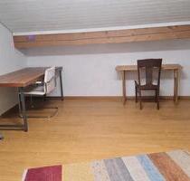 Schönes Dachzimmer mit eigenem Balkon - Rosenheim Egarten