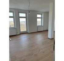 6 Zi.-Etagenwohnung mit Balkon, 2 Bädern, Stellplatz und Garten - Reichenbach im Vogtland