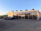 Foto - Repräsentatives Autohaus mit Showroom & Außenfläche – ab 2026 verfügbar