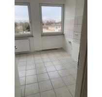 Wohnung, 3 Zimmer + Küche + Bad - Rüsselsheim am Main