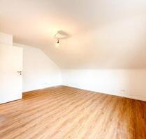 Helle 2,5-Zimmer-Wohnung mit Hobbyraum, Küche und PKW-Stellplatz - Baltmannsweiler