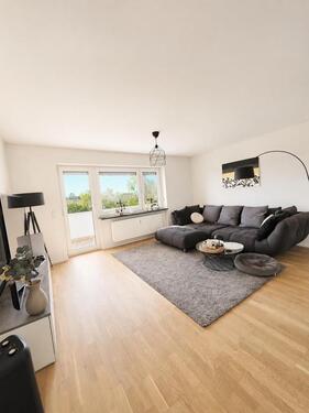 Foto - Renovierte 3 Zimmer Wohnung, 77qm, mit Balkon und Tiefgarage
