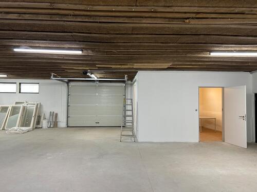 Foto - Lagerhalle oder Lagerflächen - 1.930,00 EUR Kaltmiete,