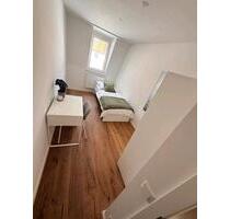 Luxuriös möbliertes Zimmer zur Miete in moderner WG verfügbar. - Nürnberg