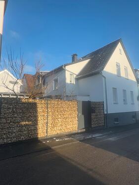 Foto - Großzügiges Haus mit 6 Zimmern - 2.500,00&nbsp;EUR Kaltmiete, ca.&nbsp; 20,00&nbsp;m&sup2;&nbsp;Wohnfl&auml;che