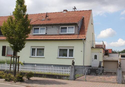 Foto - Doppelhaushälfte mit 4 Zi, Terrasse, Keller und Garage