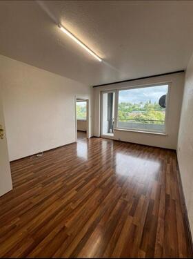 Foto - Helle 3-Zimmer-Wohnung im 4. OG mit Balkon & neuer Einbauküche