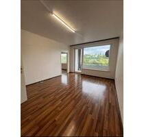 Helle 3-Zimmer-Wohnung im 4. OG mit Balkon & neuer Einbauküche - Pforzheim Weststadt