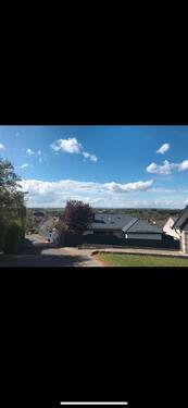 Foto - Großer, freistehender 70er-Jahre-Winkelbungalow m. ELW