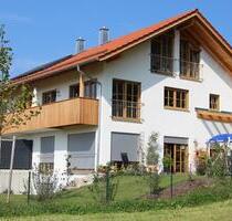 stilvolle 3-Zimmer-Wohnung 1.OG und DG mit Balkon in Peiß - Aying