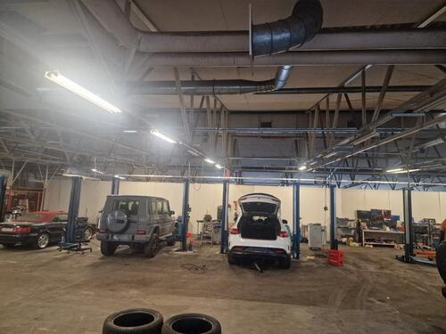 Foto - KFZ PKW Werkstatt 1 Hebebühnen Nussbaum zu vermieten