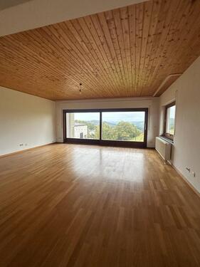 Foto - Großzügige Wohnung in einem alleinstehenden Haus zu vermieten