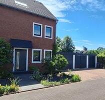 1 bzw. 2 Familien Haus, Saniert, 40.000€ unter Wertgutachten - Monheim am Rhein