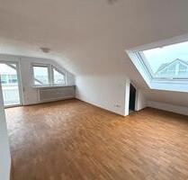 Benningen am Neckar: 3-Zimmer-DG mit Balkon & Ebk