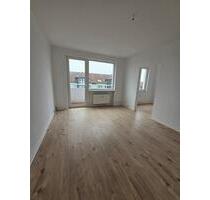 Erstbezug nach Sanierung! Helle 2-Raum-Wohnung mit Laminat, Balkon & Keller - Parchim