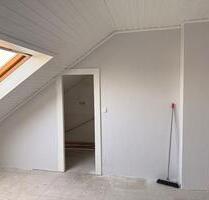 Geräumige, renovierte DG Wohnung- Holtener Str. - Oberhausen Biefang