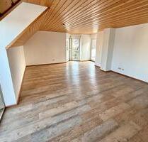 Großzügige, helle, 3-Zimmer DG-Wohnung mit Terrasse in Kirchheim - Kirchheim unter Teck