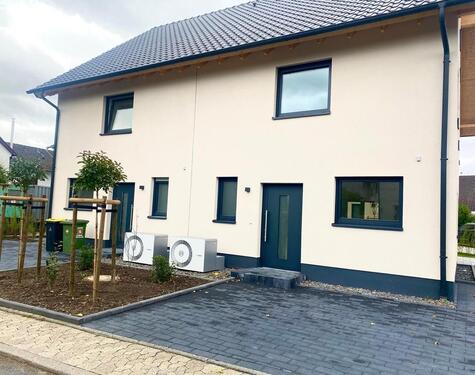 Foto - *NeubauErstbezug* Doppelhaushälfte mit gehobener Ausstattung, Garage und Wohnmobilstellplatz bis 9m