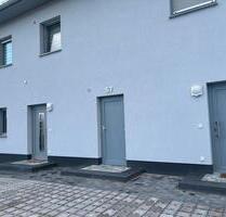 Moderne Doppelhaushälfte mit Garage und Garten in Kolkwitz