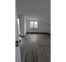 Frisch sanierte Traumwohnung 1. OG - 104 m², Balkon & Garten, EBK - Staig