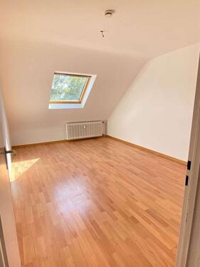 Foto - 3 Zimmer Dachgeschoßwohnung zur Miete in Frankfurt am Main
