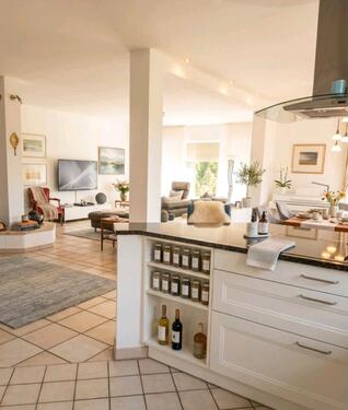 Foto - Diskreter Verkauf in Kürze- Großes DHH mit ELW