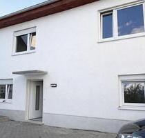 Charmantes Mittelhaus mit 120 m2 in zentraler Lage von Lingenfeld