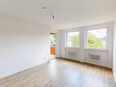 Foto - 66 m² Wohnkomfort: Stilvolle 2-Zimmer-Wohnung mit Einbauküche & Balkon