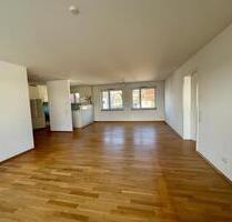 Großzügige 4,5-Zimmer-Wohnung mit sonnigem Balkon in zentraler Lage - Nürtingen