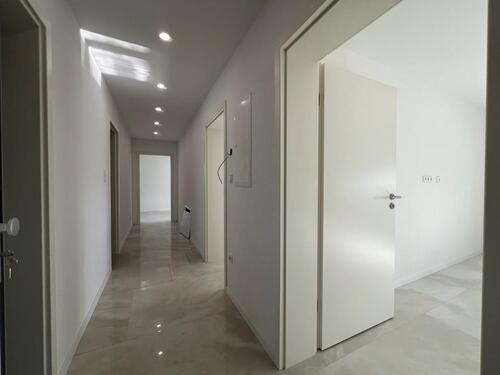 Foto - Erstbezug nach Kernsanierung! 4-Zi.-Whg. mit Wintergarten!